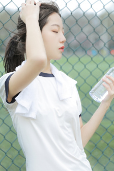 奶头大他一口都含不住